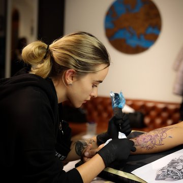 Professional tattoo artist VEAN TATTOO