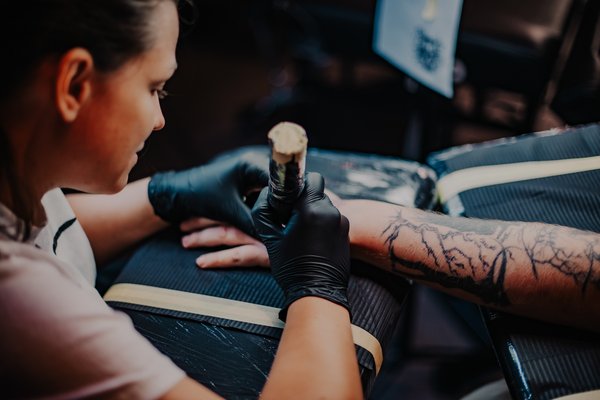Kā izvēlēties tetovēšanas salonu