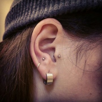 Tragus piercing